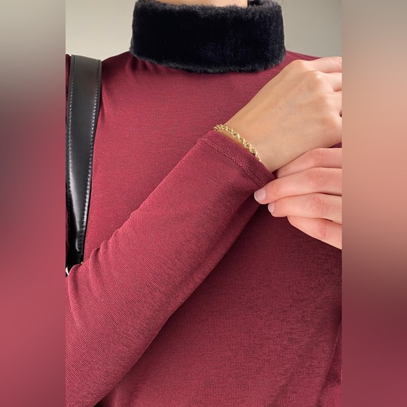 ZARA Maroon Stretchable Full Sleeve Top with Black Faux Fur Collar - Picture 3 of 10